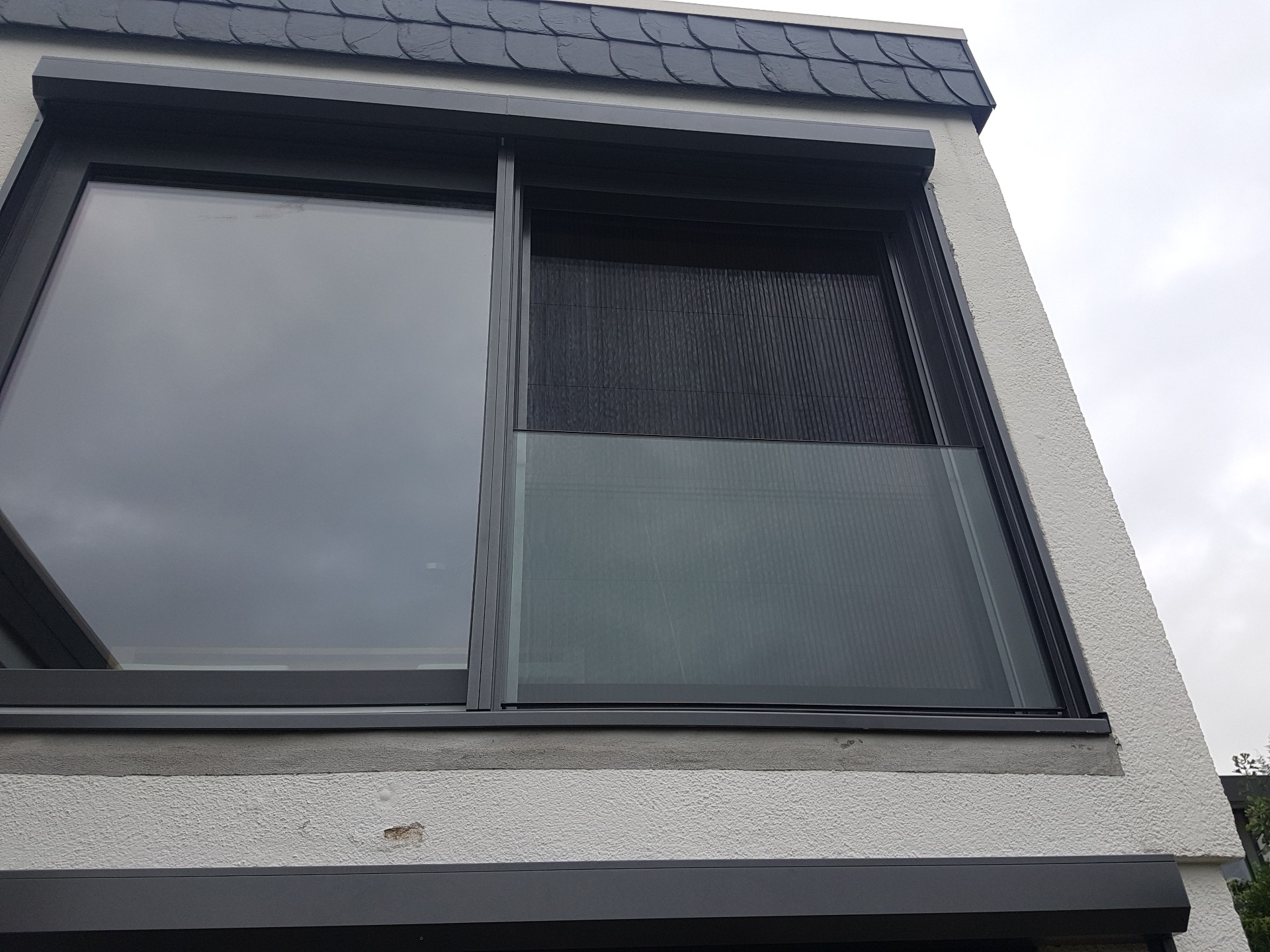 Fenster mit integriertem Rolladen-System